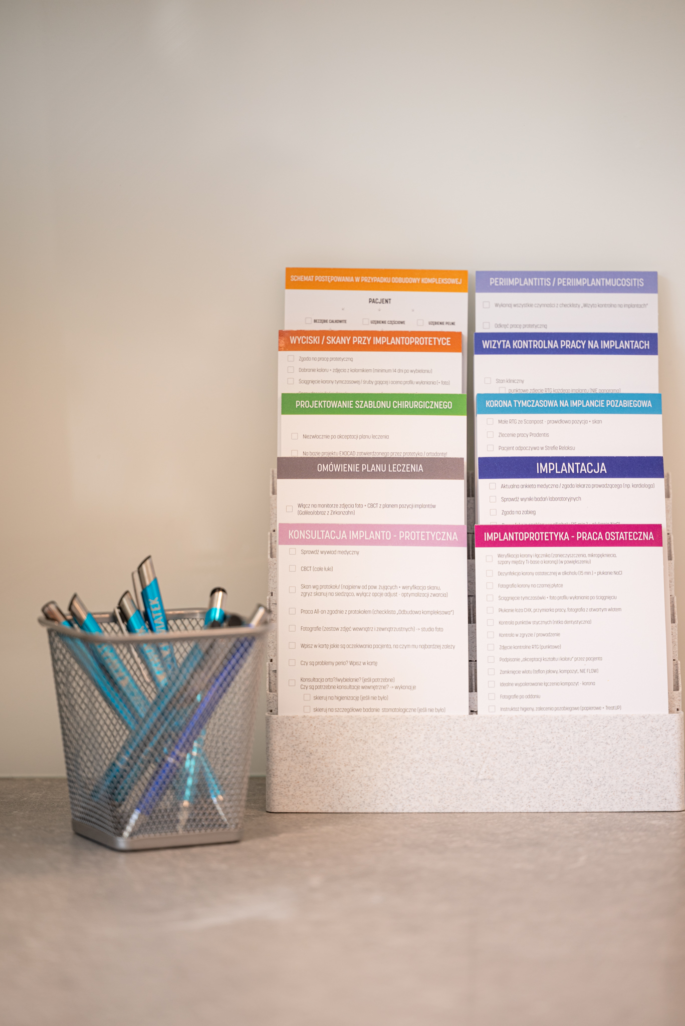 Checklisty Medcard — stojak w gabinecie